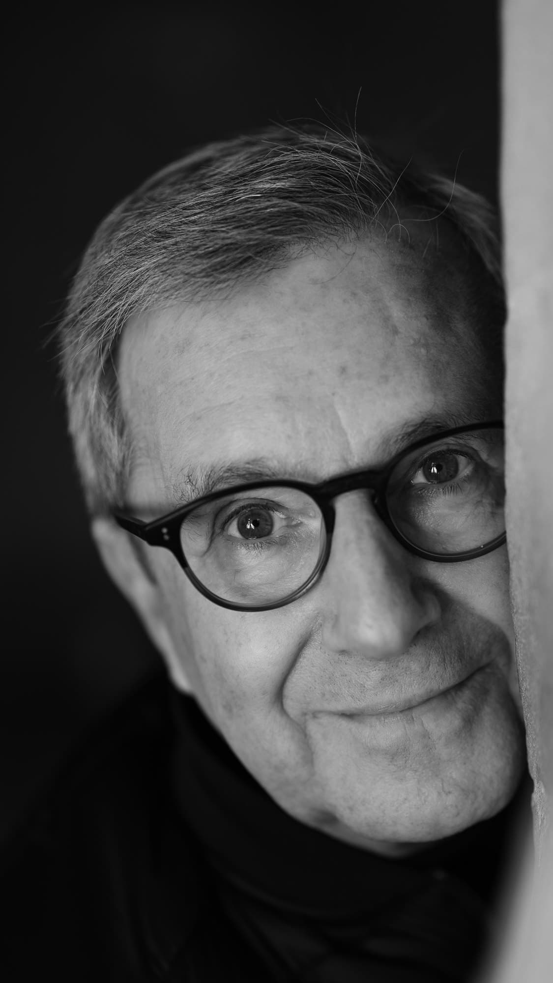 studio headshot in palma, older man with glasses, close-up, natural retouch
